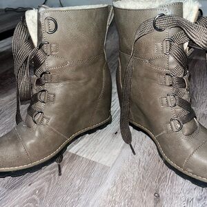 Universal Thread Brown Wedge Boots Size 7, Worn.